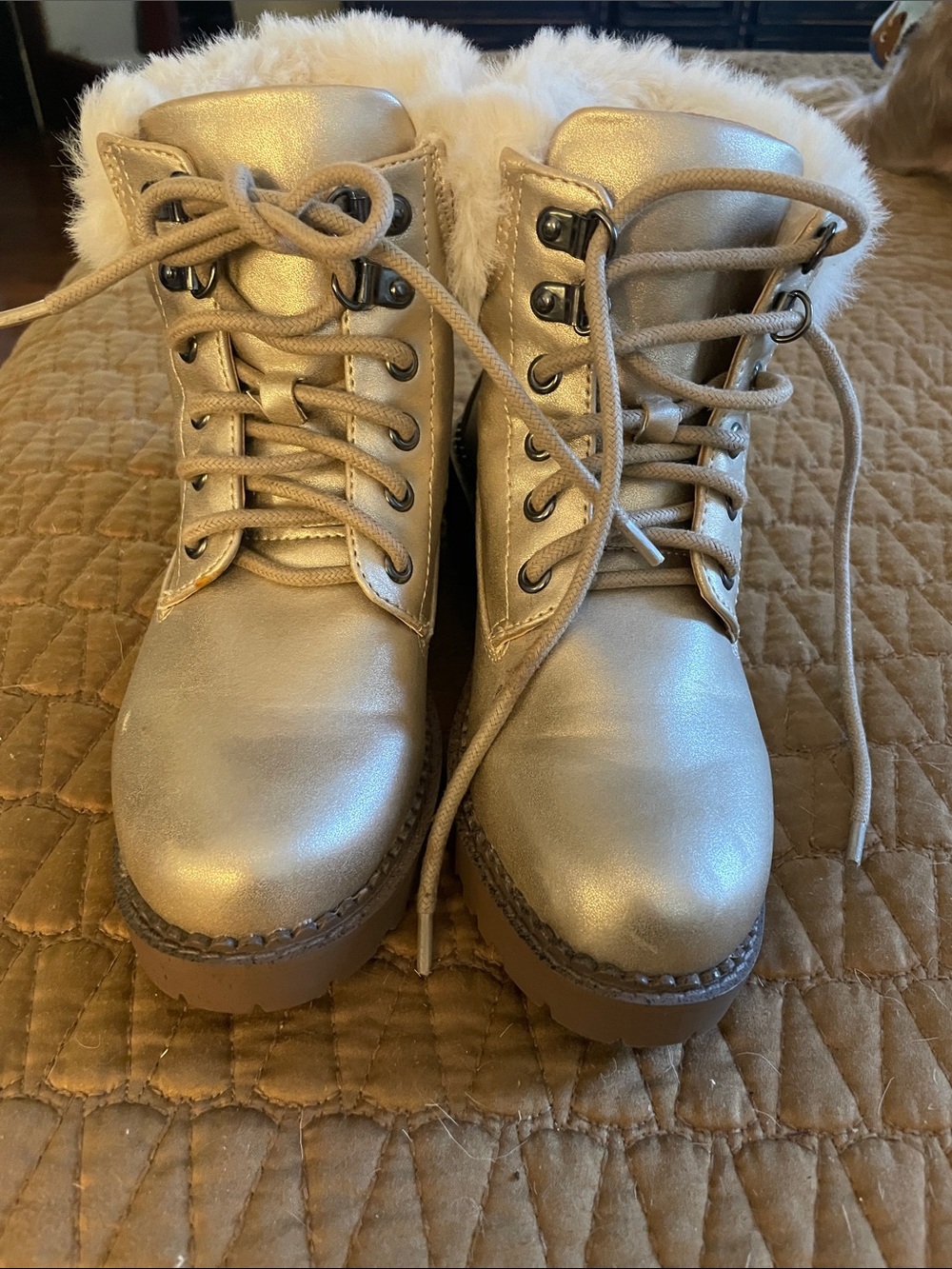 ESPRIT Women’s Metallic Gold Faux Fur Lined Hiking Boots